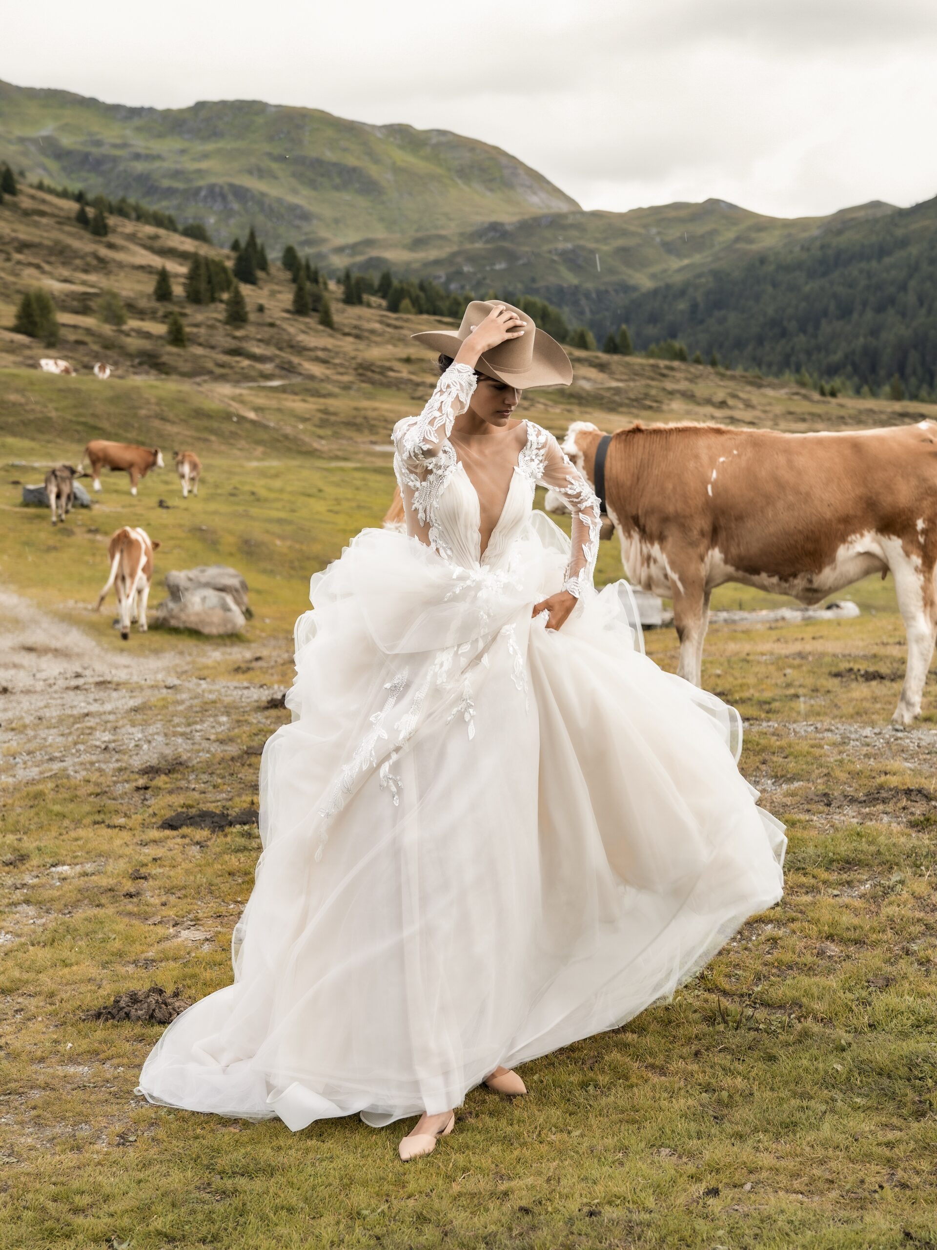 Alessandro Angelozzi Couture collezione Heidi Loves Peter modello Kwetic abiti da sposa